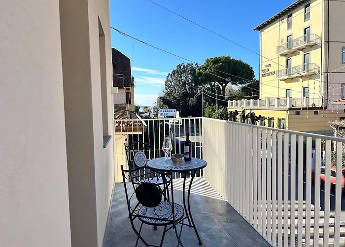 3 Bdr 100m From The Sea And Sea View And Terrace Апартаменты Марина-ди-Пьетрасанта