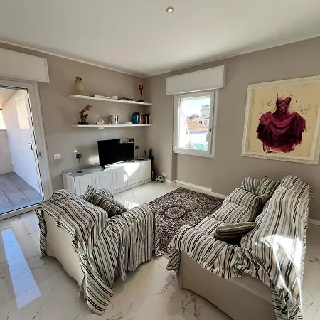 3 Bdr 100m From The Sea And Sea View And Terrace Marina di Pietrasanta