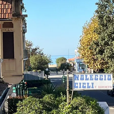 3 Bdr 100m From The Sea And Sea View And Terrace Διαμέρισμα Marina di Pietrasanta