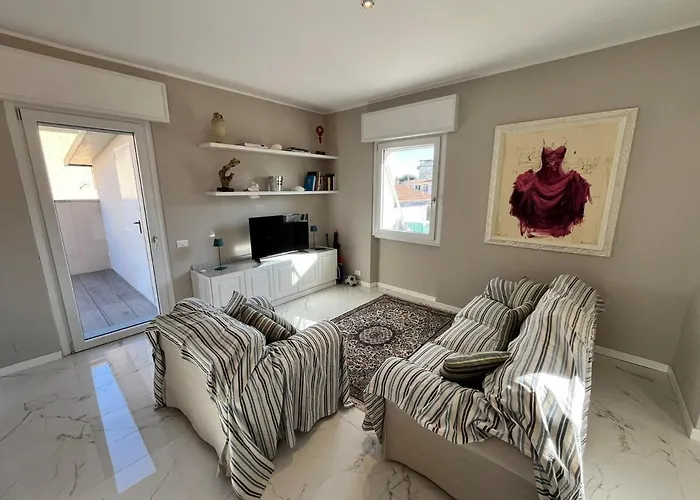 3 Bdr 100m From The Sea And Sea View And Terrace Marina di Pietrasanta