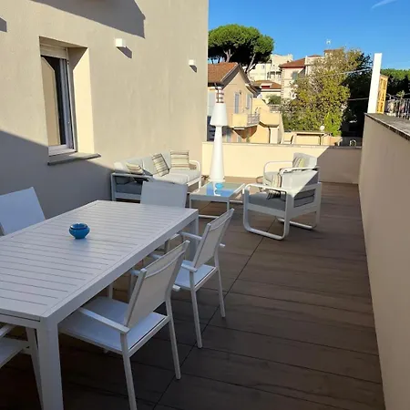 3 Bdr 100m From The Sea And Sea View And Terrace 公寓 马里纳-迪-皮特拉桑塔