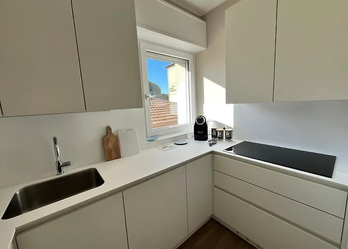 3 Bdr 100m From The Sea And Sea View And Terrace 公寓 马里纳-迪-皮特拉桑塔